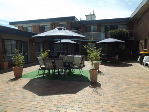 Surfside Holiday Apartments - Accommodation Nelson Bay 2