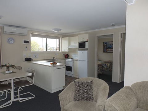 Surfside Holiday Apartments - Accommodation Nelson Bay 3
