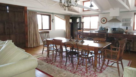 The Loch Barn - Accommodation Nelson Bay 2