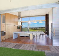 The Longhouse Pokolbin - Accommodation Nelson Bay