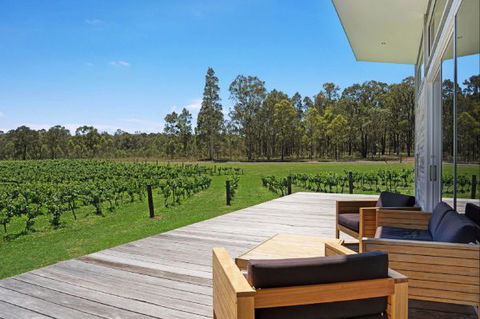 The Longhouse Pokolbin - Accommodation Nelson Bay 2