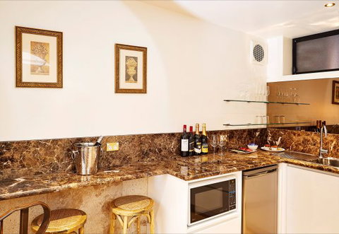 The Suites, Villa Belgravia - Accommodation Nelson Bay 3