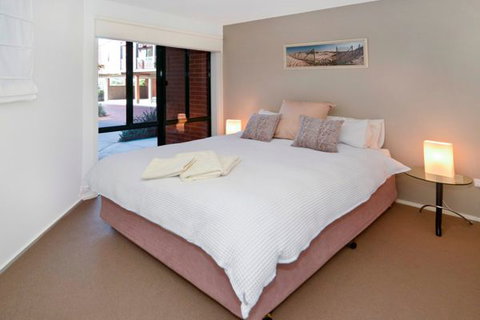 Unit 5 Wyuna Queenscliff - Nelsons Bay Accommodation 4