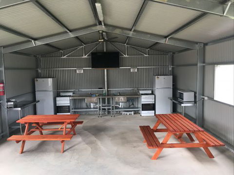 Waikerie Holiday Park - Accommodation Nelson Bay 2
