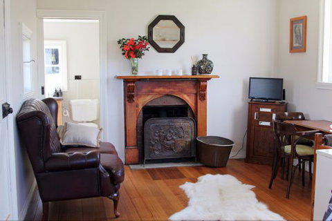 Wines For Joanie Cottage - Accommodation Nelson Bay 4