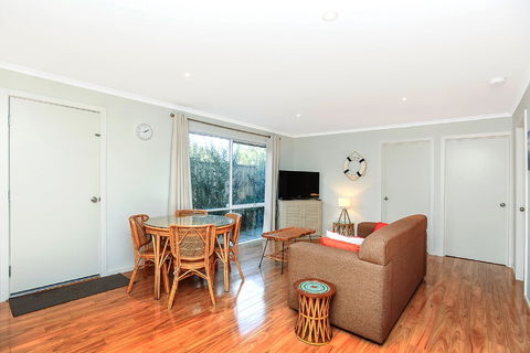 Ariadne - A Hop Skip And A Jump To The Beach With Sea Views - Accommodation Nelson Bay 5
