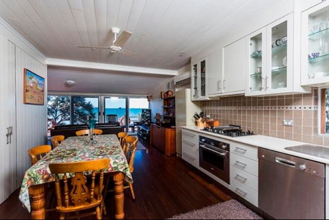 Beachfront Zilzie Holiday Home And Cottage - Accommodation Nelson Bay 5