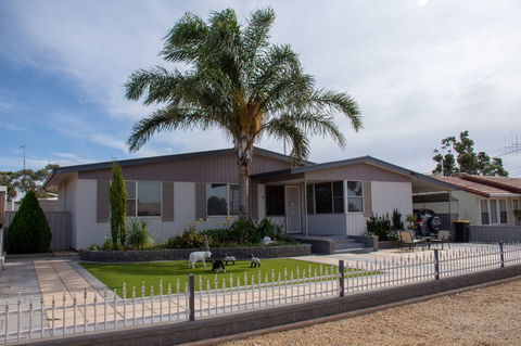 Chrissie's Palace - Accommodation Nelson Bay 0