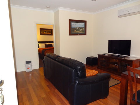 Hahndorf Oak Tree Cottages - Nelson Bay Accommodation.com 1