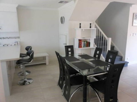 Oaklands Junction - Accommodation Nelson Bay 2