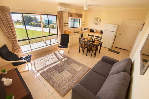 Pelican Perch Retreat - Accommodation Nelson Bay 3