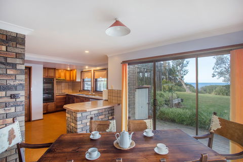 Stunning Clifftop - Accommodation Nelson Bay 2