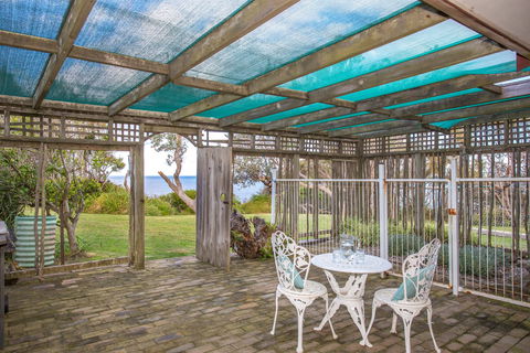 Stunning Clifftop - Accommodation Nelson Bay 5