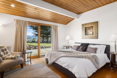The Peninsula Experience - Accommodation Nelson Bay 8