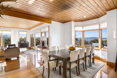 The Peninsula Experience - Accommodation Nelson Bay 9