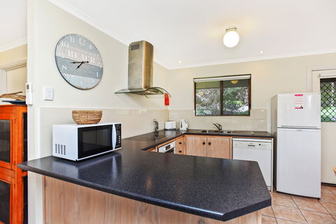 Unit 3, 5-/ Surf Avenue, Carrickalinga - Accommodation Nelson Bay 1