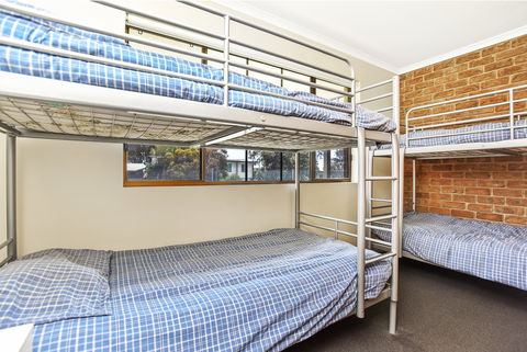 Unit 3, 5-/ Surf Avenue, Carrickalinga - Accommodation Nelson Bay 3