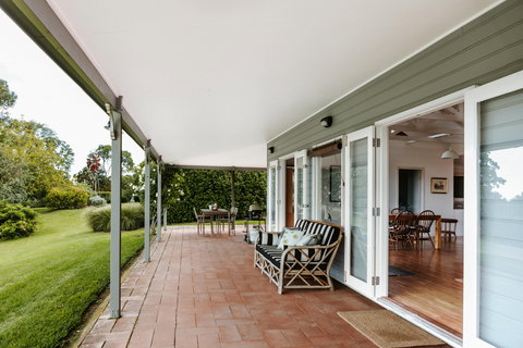 Yellow Dog Cottage - Accommodation Nelson Bay 1