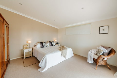 Yellow Dog Cottage - Accommodation Nelson Bay 3