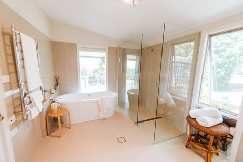 Yellow Dog Cottage - Accommodation Nelson Bay 5