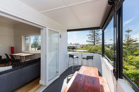 Cottesloe Beach Deluxe Apartment - Accommodation Nelson Bay 0