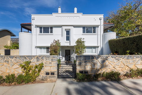 Cottesloe Beach Deluxe Apartment - Accommodation Nelson Bay 1