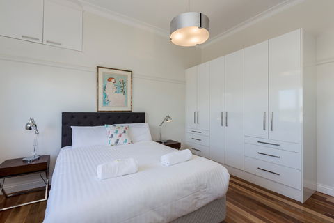 Cottesloe Beach Deluxe Apartment - Accommodation Nelson Bay 3