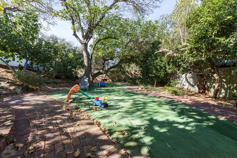Cottesloe Beach Deluxe Apartment - Accommodation Nelson Bay 4