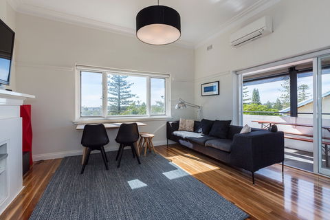 Cottesloe Beach Deluxe Apartment - Accommodation Nelson Bay 7