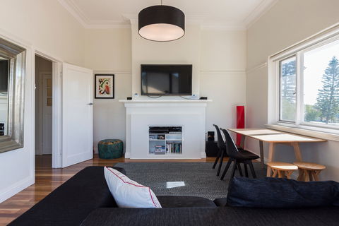 Cottesloe Beach Deluxe Apartment - Accommodation Nelson Bay 8