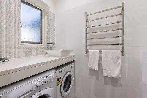 Cottesloe Beach Deluxe Apartment - Accommodation Nelson Bay 9
