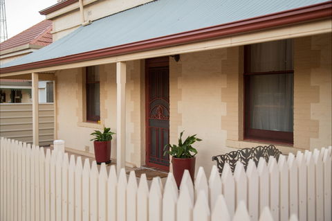 McKinley's Rest - Accommodation Nelson Bay 0