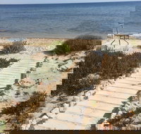 Sittin on the Beach - Nelsons Bay Accommodation