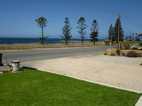 Anchors Away - Nelsons Bay Accommodation 0