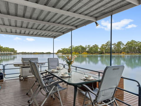 Boats And Bedzzz - The Murray Dream Self-contained Moored Houseboat - Accommodation Nelson Bay 0