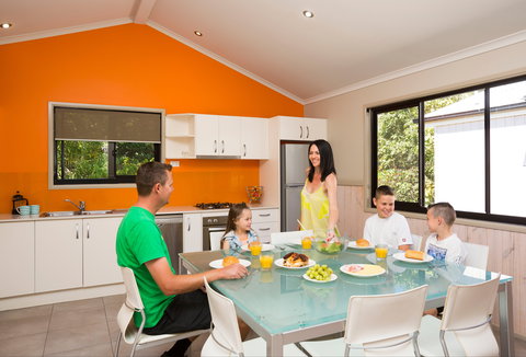 Burleigh Beach Tourist Park - Accommodation Nelson Bay 0