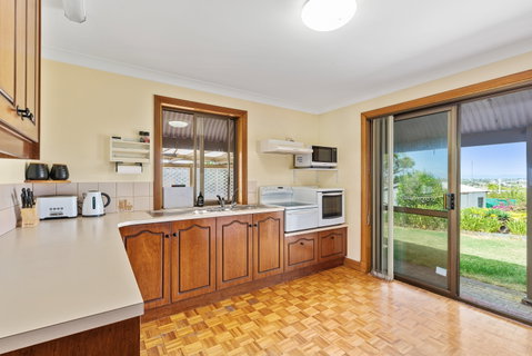Century21 SouthCoast: Reef & Vines Port Noarlunga - Nelson Bay Accommodation.com 2