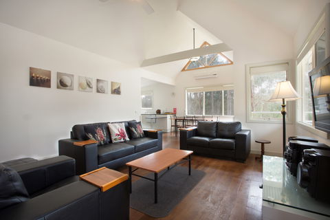 Hooked Inn Cottages - Accommodation Nelson Bay 1