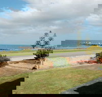 Jay Jay's Beach House - Nelsons Bay Accommodation