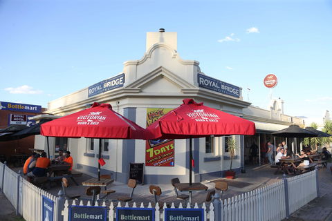 Royal Bridge Hotel, Barham - Accommodation Nelson Bay 0