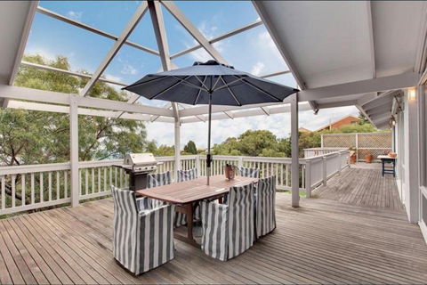 Views On Court - Accommodation Nelson Bay 0