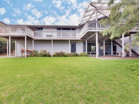 Views On Court - Accommodation Nelson Bay 1