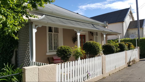 Arendon Cottage - Nelsons Bay Accommodation 0