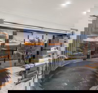 Eagle View Escape - Accommodation Nelson Bay