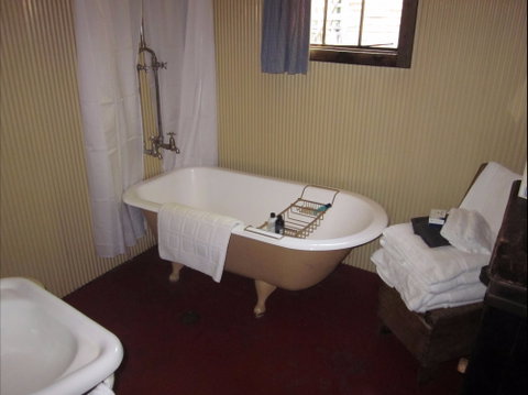 Settlers Hut - Accommodation Nelson Bay 2