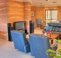 Gladstone Earth and Sea - Nelsons Bay Accommodation