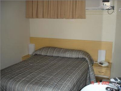 Bathurst Motor Inn - Accommodation Nelson Bay 2