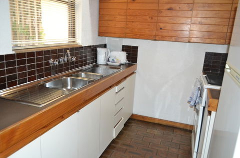 Cottesloe Beach Chalets - Accommodation Nelson Bay 3