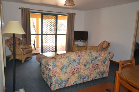 Cottesloe Beach Chalets - Accommodation Nelson Bay 7