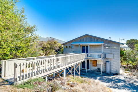 16 Sir George Ritchie Avenue - Accommodation Nelson Bay 1